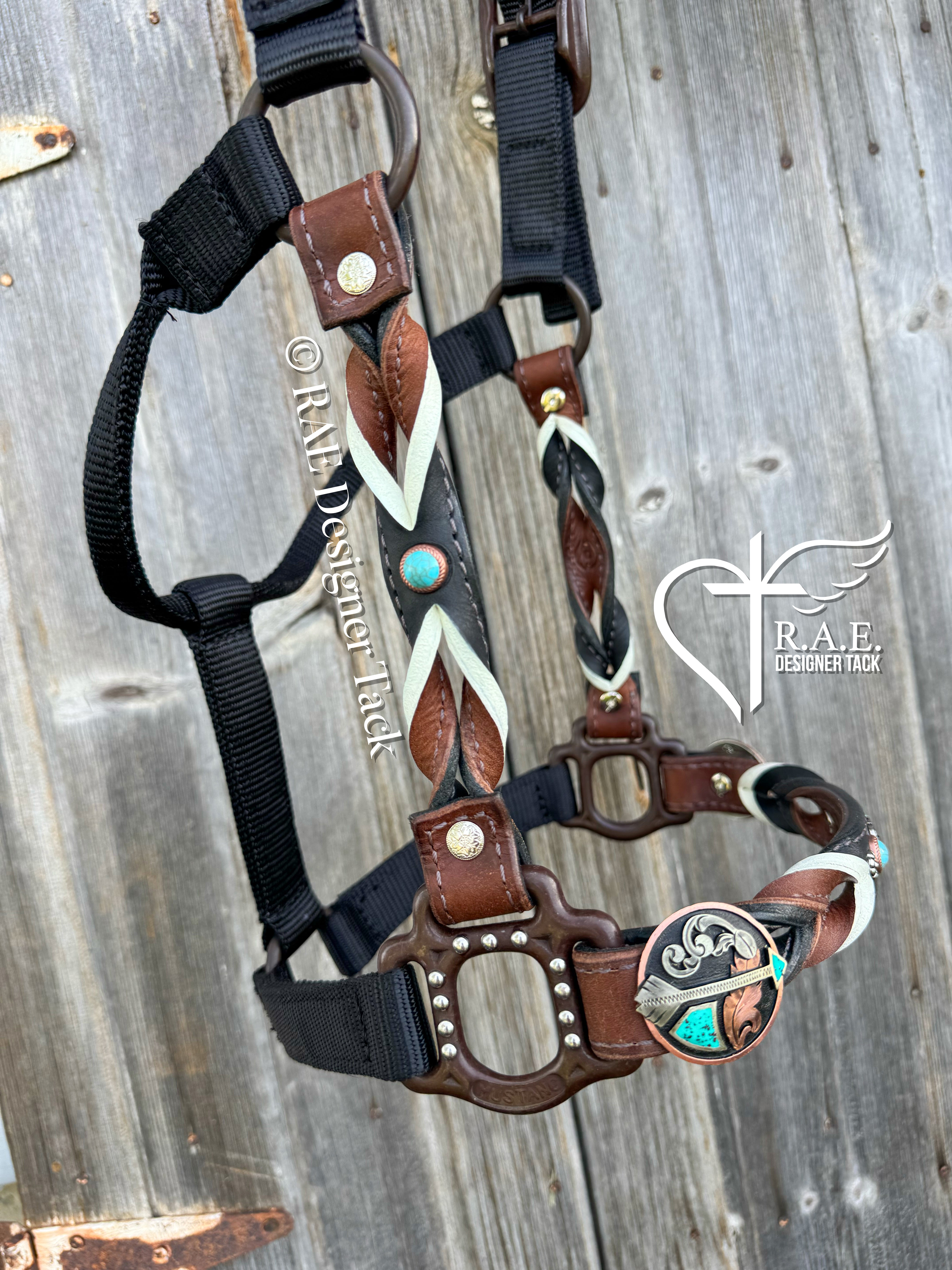 Arrow Halter for Court